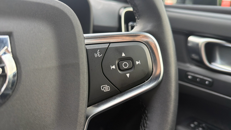 Volvo Xc40 2.0 B4P Plus Dark 5dr AWD Auto Petrol Estate